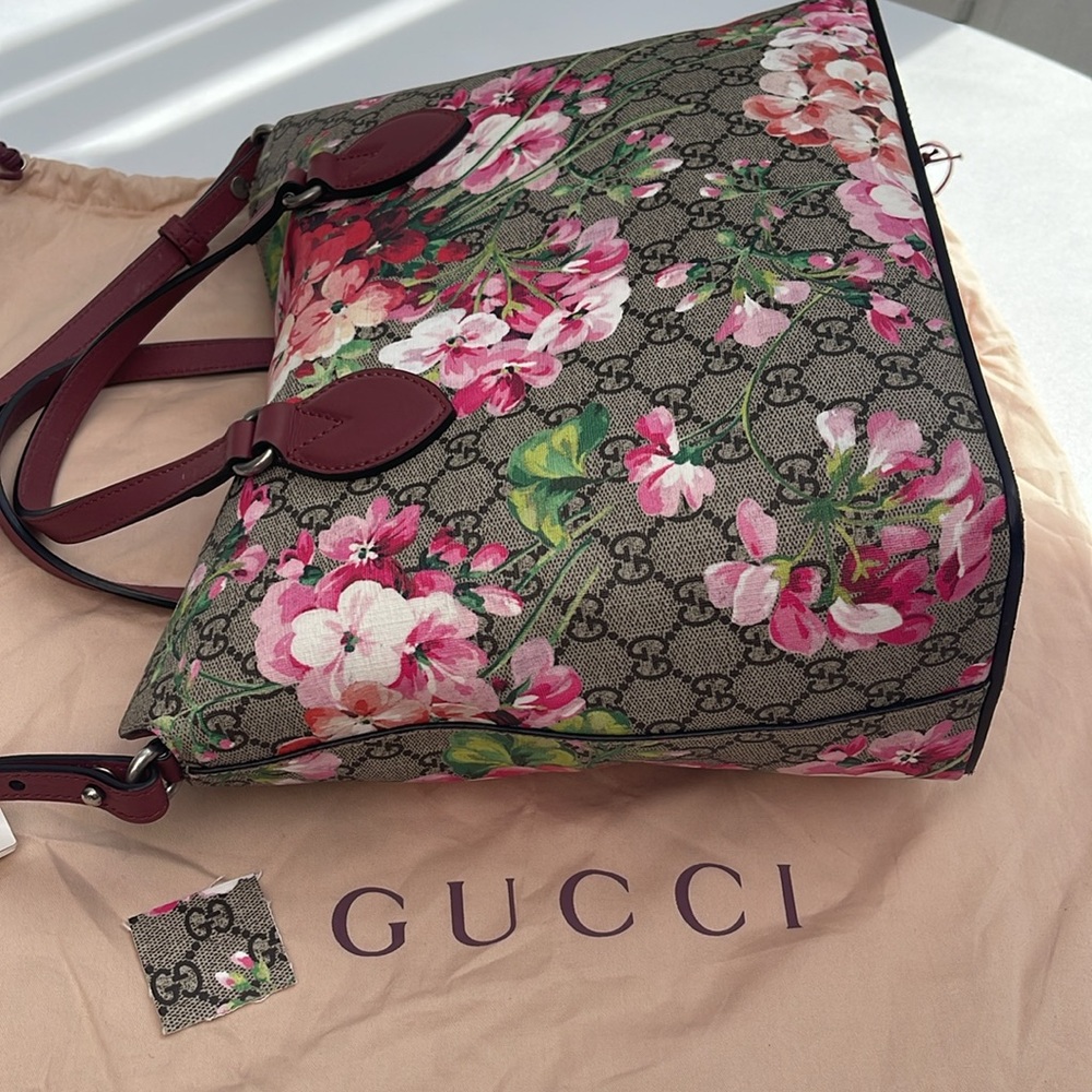 Authentic Gucci GG Supreme Monogram Bloom Linea A Fold-over Tote Crossbo… - Picture 9 of 16
